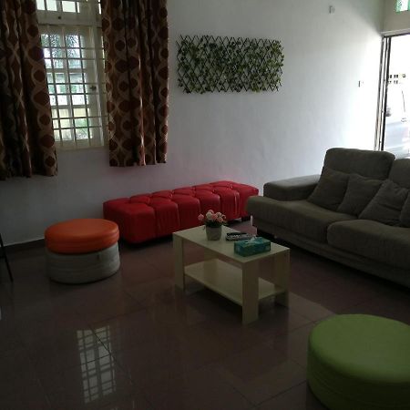 The Garden Vacation Home Lumut Ngoại thất bức ảnh